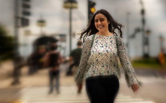 Student smiling while crossing Michigan Avenue in Chicago, Illinois